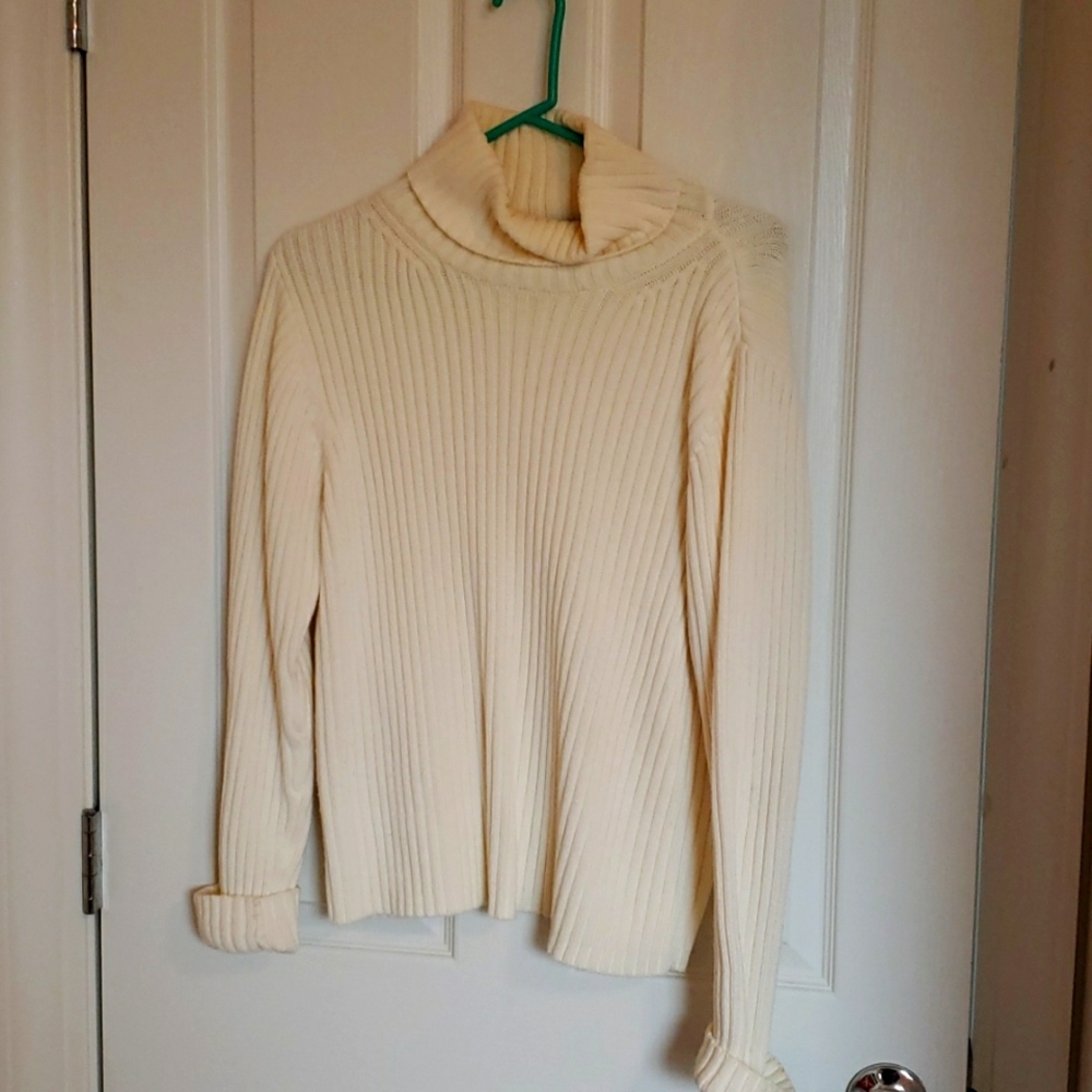 Ladie's turtleneck sweater